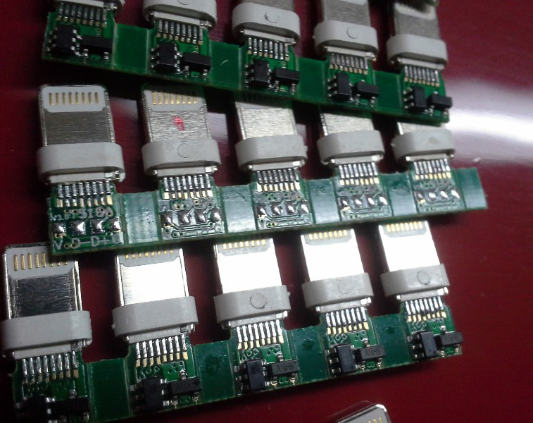 Iphone數(shù)據(jù)線自動焊接設(shè)備